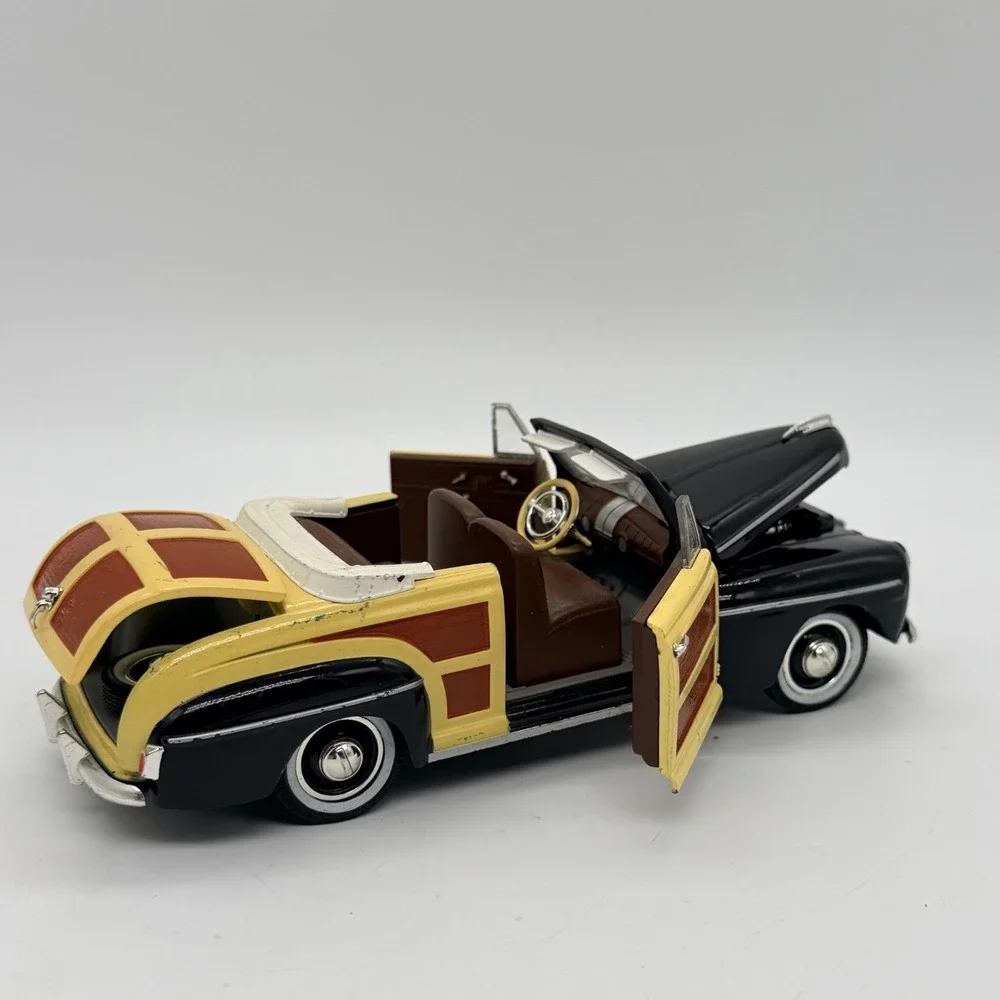 Arko 1946 Ford Sportsman Super Deluxe Convertible Diecast Toy Car 1:32 Scale